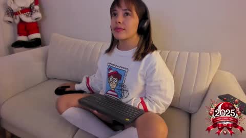 Regina Phalange online show from 01/06/25, 11:31