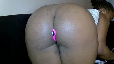 Snapshot of cheeky_charms chatting on 06/28/26, 02:12 cheeky_charms online show from 06/28/26, 02:12
