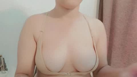 Snapshot of chennybbgirl chatting on 10/14/25, 10:21 chenny online show from 10/14/25, 10:21