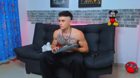 Snapshot of chepe_fit chatting on 01/24/25, 12:42 chepe vause online show from 01/24/25, 12:42