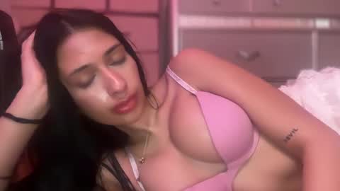 Snapshot of cherliecarmen chatting on 02/13/25, 11:15 cherliecarmen online show from 02/13/25, 11:15