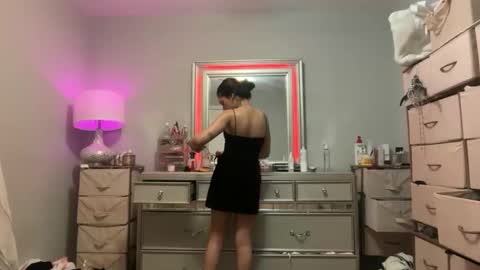 Snapshot of cherliecarmen chatting on 12/13/25, 08:47 cherliecarmen online show from 12/13/25, 08:47