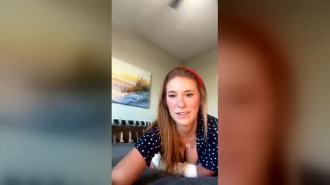 Snapshot of cherry_sinn chatting on 12/19/25, 11:12 cherry sin online show from 12/19/25, 11:12