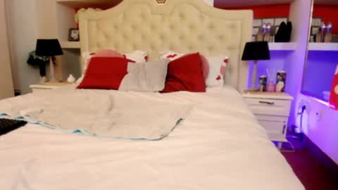 Snapshot of cherry_vice chatting on 10/27/25, 06:45 Cherry online show from 10/27/25, 06:45