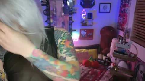 Snapshot of cherryb0mbb0mb chatting on 01/04/25, 06:52 CherryBombBomb online show from 01/04/25, 06:52