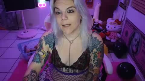 Snapshot of cherryb0mbb0mb chatting on 02/01/25, 09:21 CherryBombBomb online show from 02/01/25, 09:21