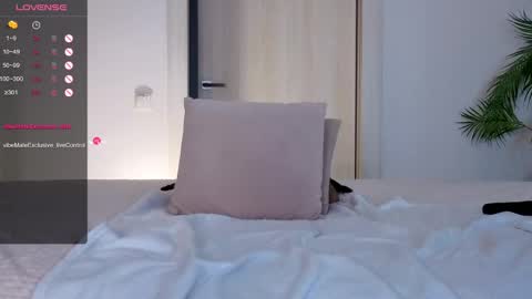 Snapshot of cherryblonde_ chatting on 06/07/26, 09:46 Alexa online show from 06/07/26, 09:46