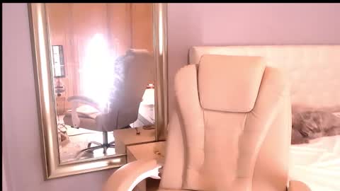 Anna online show from 12/05/25, 01:09