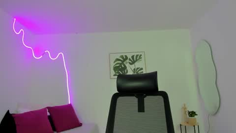 Snapshot of cherrydollxx chatting on 09/26/25, 11:58 C H E R R Y online show from 09/26/25, 11:58