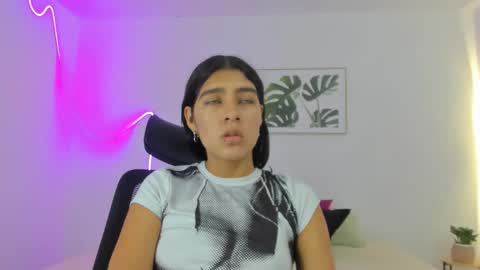 Snapshot of cherrydollxx chatting on 10/22/25, 11:43 C H E R R Y online show from 10/22/25, 11:43