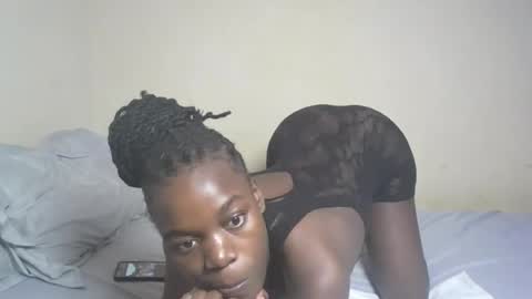 Snapshot of cherrye_bonny2 chatting on 06/19/26, 11:25 Cherry online show from 06/19/26, 11:25
