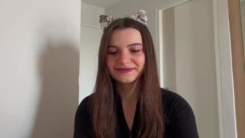 Snapshot of cherryelin chatting on 12/18/24, 05:04 Lina online show from 12/18/24, 05:04