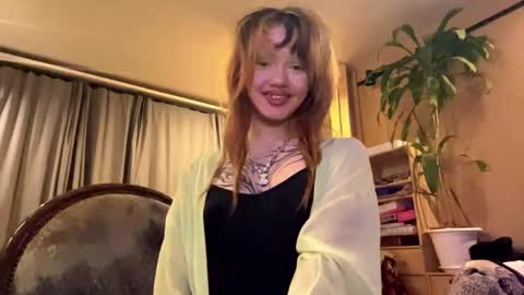 Snapshot of cherrylcornes chatting on 05/15/26, 04:47 Nika online show from 05/15/26, 04:47