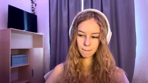 Evie online show from 10/17/25, 09:23