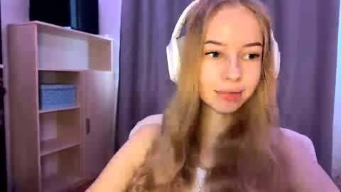 Evie online show from 10/20/25, 09:43