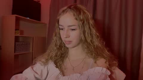 Evie online show from 11/14/25, 02:16