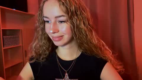 Evie online show from 11/19/25, 04:18