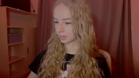 Evie online show from 11/25/25, 02:17