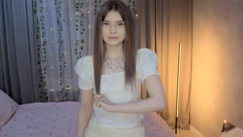 aroline online show from 04/15/26, 02:13