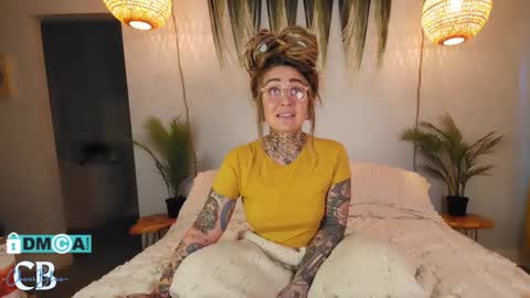 Snapshot of cheviblue chatting on 01/22/25, 04:02 Chevi Blue online show from 01/22/25, 04:02