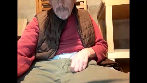 Snapshot of chevy69 chatting on 12/18/24, 12:43 chevy69 online show from 12/18/24, 12:43