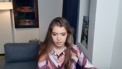 Snapshot of chia_silver chatting on 04/01/26, 07:20 Mia online show from 04/01/26, 07:20