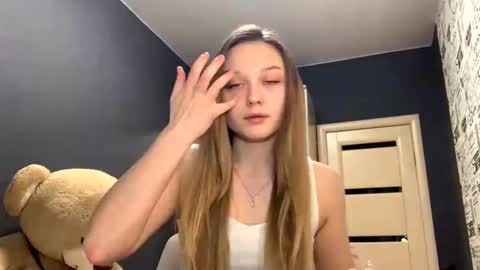 Snapshot of chill_velvet chatting on 02/05/26, 09:36 Sasha online show from 02/05/26, 09:36