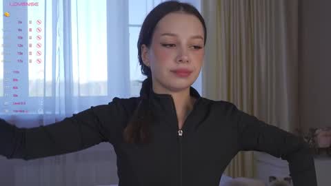 Snapshot of chillgirlll chatting on 09/10/25, 05:18 Nicole online show from 09/10/25, 05:18