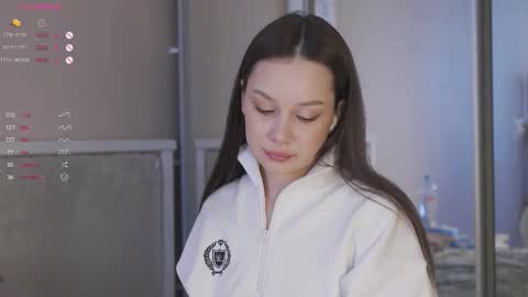 Snapshot of chillgirlll chatting on 03/09/26, 05:44 Nicole online show from 03/09/26, 05:44