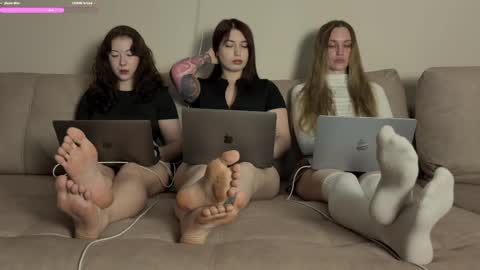 Snapshot of chillgoddess chatting on 05/19/26, 07:53 Goddess Vika - owner of all ur money online show from 05/19/26, 07:53
