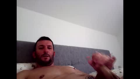 Snapshot of chillibodega chatting on 11/11/25, 08:03 chris online show from 11/11/25, 08:03