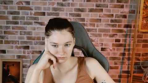 Bella online show from 12/17/25, 09:04