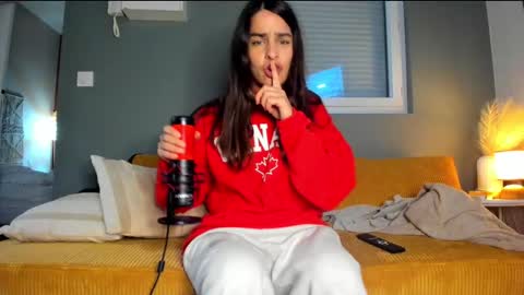 Snapshot of chillwithcamii chatting on 11/06/25, 10:05 yoursensualparadise online show from 11/06/25, 10:05