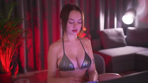 Snapshot of chillwithstacy chatting on 02/05/25, 01:04 chillwithstacy online show from 02/05/25, 01:04