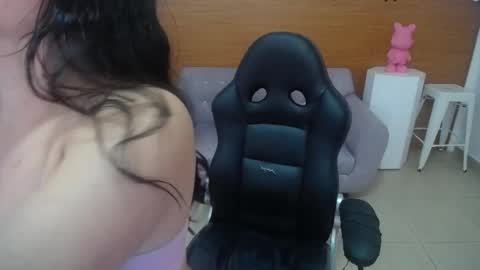 Snapshot of chinatsu_t chatting on 11/16/25, 01:17 Kelly online show from 11/16/25, 01:17