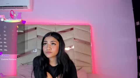 Snapshot of chiquicute chatting on 09/15/25, 12:27 laura online show from 09/15/25, 12:27