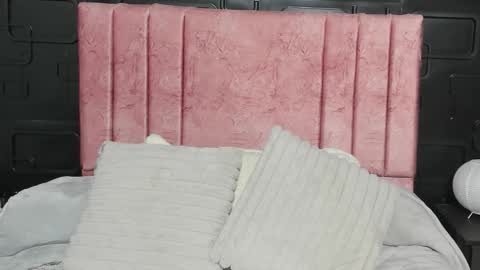 Snapshot of chistail_ chatting on 12/20/25, 03:35 Cristal online show from 12/20/25, 03:35