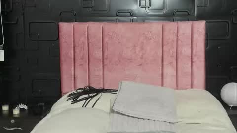 Snapshot of chistail_ chatting on 01/15/26, 02:43 Cristal online show from 01/15/26, 02:43