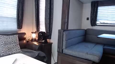 Snapshot of chitownaries82 chatting on 10/17/25, 01:35 Chitown Aries online show from 10/17/25, 01:35