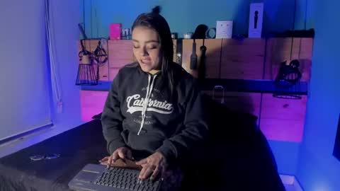 Chloeallennn  online show from 04/13/26, 02:00