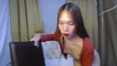 Snapshot of chloe_bilat chatting on 11/05/25, 10:32 chloe_bilat online show from 11/05/25, 10:32