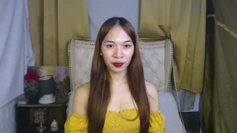 Snapshot of chloe_bilat chatting on 11/13/25, 11:36 chloe_bilat online show from 11/13/25, 11:36