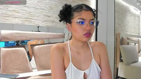 Snapshot of chloe_cortez chatting on 12/14/25, 11:15 chloe online show from 12/14/25, 11:15