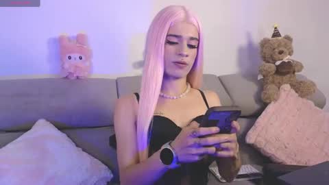 Snapshot of chloe_embeer69 chatting on 04/18/26, 02:26 Embeer online show from 04/18/26, 02:26