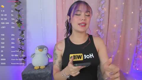 Snapshot of chloe_evans12 chatting on 11/12/25, 02:01 Chloe online show from 11/12/25, 02:01