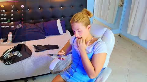 Snapshot of chloe_goddes chatting on 12/13/24, 08:47 CHLOE online show from 12/13/24, 08:47