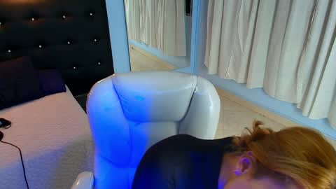 Snapshot of chloe_goddes chatting on 12/21/24, 01:15 CHLOE online show from 12/21/24, 01:15