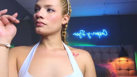 Snapshot of chloe_goddes chatting on 01/04/25, 12:37 CHLOE online show from 01/04/25, 12:37