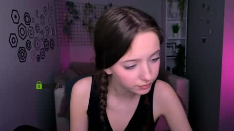 chloe_ley online show from 04/10/26, 06:07
