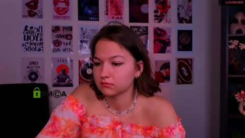 Snapshot of chloe_ley chatting on 07/11/26, 09:34 chloe_ley online show from 07/11/26, 09:34